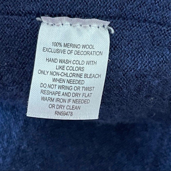 Tahari Navy with Leather shoulder patches 100% Merino wool sweater crew neck M - Picture 9 of 11